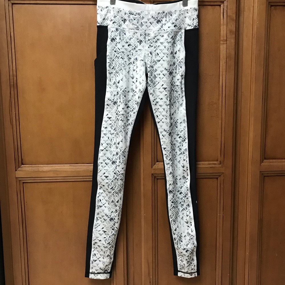 Lululemon work out pants in very gently used cond
